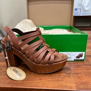 White Mountain FootBed Platform Heels